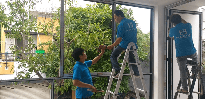 Lắp đặt mặt dựng nhôm kính Xingfa cho công trình biệt thự