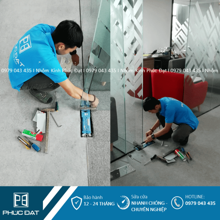 Nhân viên Phúc Đạt sửa cửa kính Hà Nội khắc phục lỗi bản lề sàn làm xệ cửa.