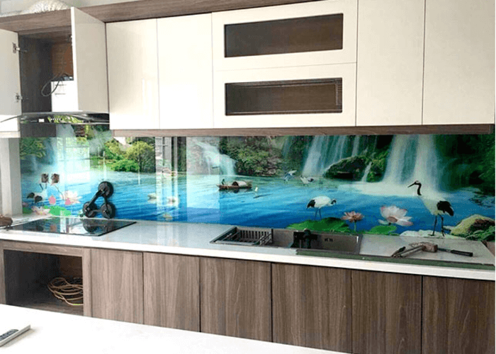 Kính ốp bếp 3D đem đến vẻ đẹp khác biệt và đem không khí tự nhiên vào không gian nhà bếp.