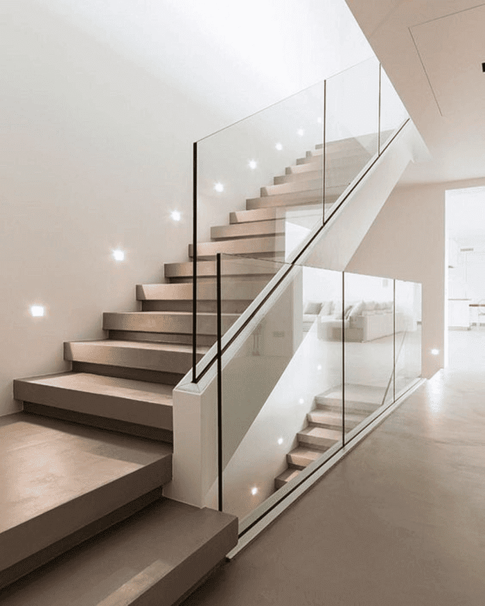 Thiết kế cầu thang đẹp, đơn giản nhưng vẫn sang trọng với hệ thống đèn chiếu sáng.