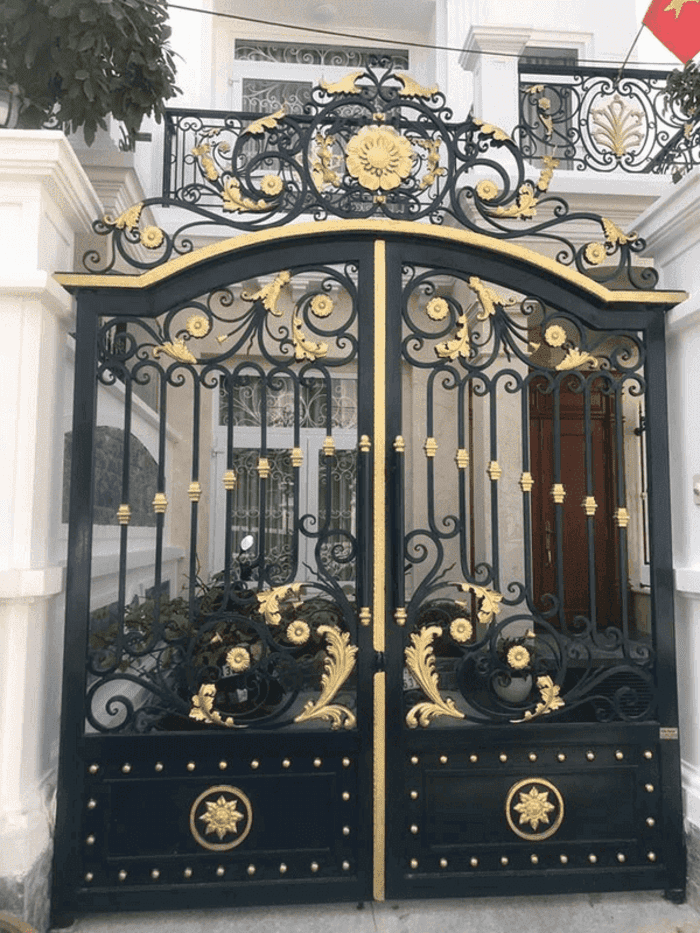 Màu sơn cổng sắt đẹp phối màu đen + vàng đồng.