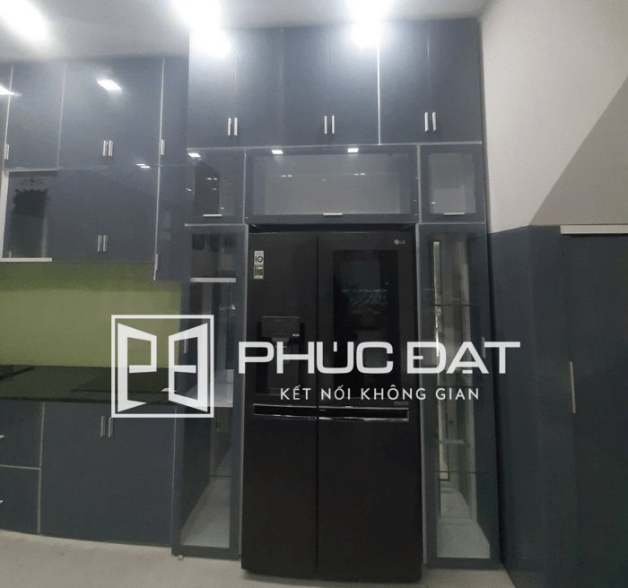 Công trình tủ bếp nhôm kính & tủ cầu thang tại Củ Chi, TPHCM 5 tu bep nhom kinh cong trinh song luu an truong cu chi 8