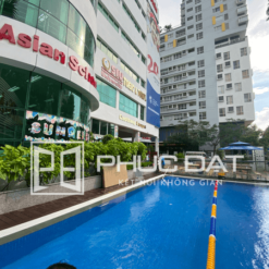 Lan can kính bể bơi trường học quốc tế - Công trình thi công bởi Phúc Đạt.