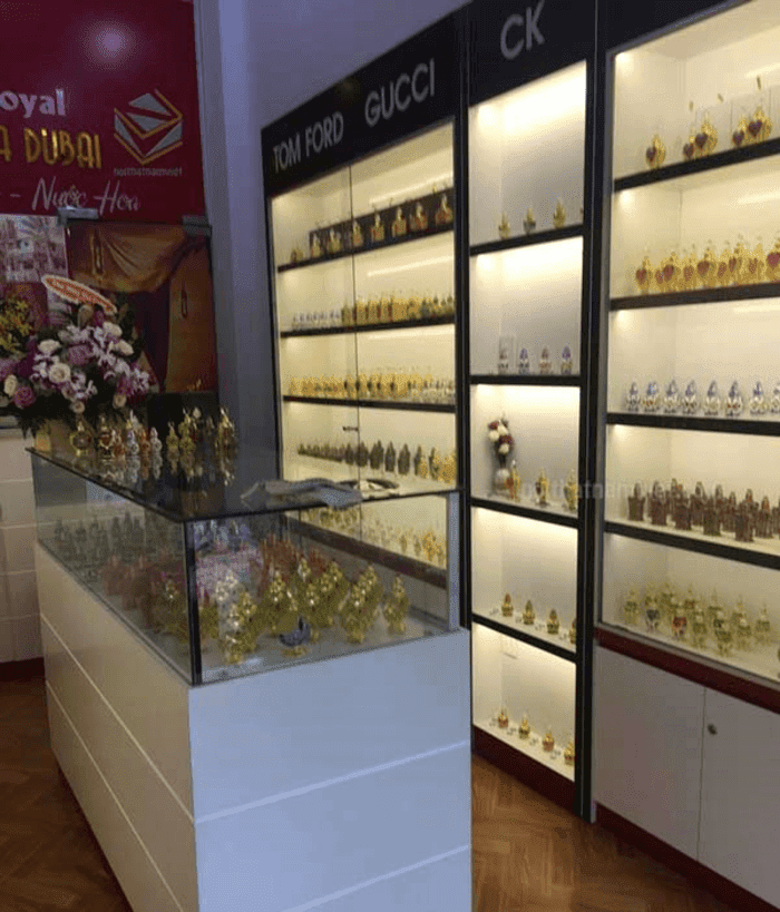 Hệ thống tủ trưng bày nước hoa Dubai.