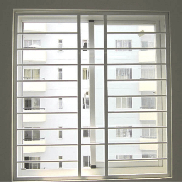 Khung bảo vệ cửa sổ phòng ngủ bằng sắt.