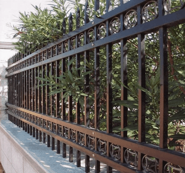 Mẫu hàng rào thép hộp mạ kẽm sơn tĩnh điện đẹp.