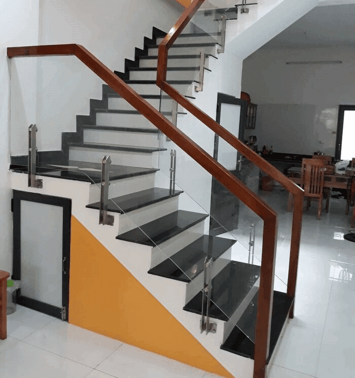 Thiết kế cầu thang nhà ống cần đảm bảo an toàn và dễ sử dụng cho mọi thành viên trong nhà.