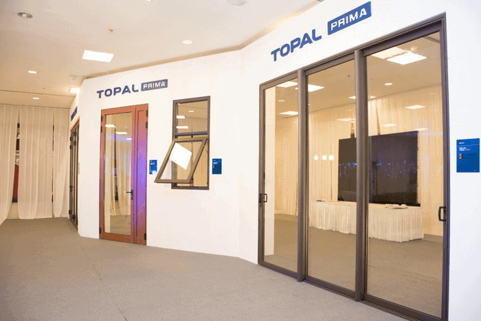 Các mẫu cửa nhôm Topal trưng bày tại showroom