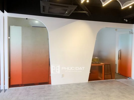 Những mẫu cửa kính đẹp do Phúc Đạt lắp đặt.