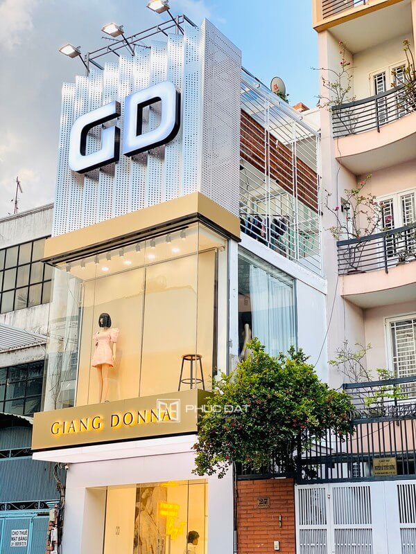 Công trình kính cửa hàng thời trang Giang Donna - Trần Quang Diệu, Quận 3, TPHCM 2 cong trinh kinh cua hang thoi trang giang donna 1