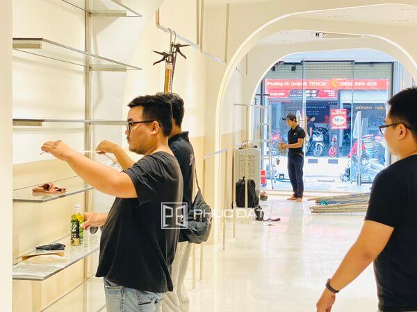 Công trình kính cửa hàng thời trang Giang Donna - Trần Quang Diệu, Quận 3, TPHCM 6 cong trinh kinh cua hang thoi trang giang donna 6