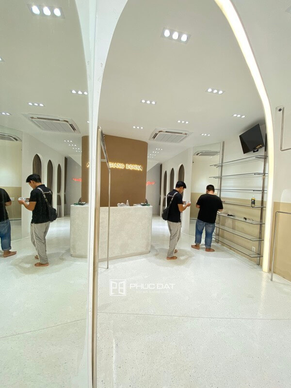 Công trình kính cửa hàng thời trang Giang Donna - Trần Quang Diệu, Quận 3, TPHCM 5 cong trinh kinh cua hang thoi trang giang donna 7