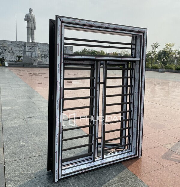 Mẫu cửa sổ nhôm Xingfa có khung chống trộm gia công bởi Phúc Đạt.