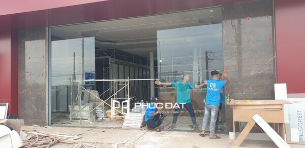 Công trình cửa kính tự động showroom Nội thất & VLXD tại Long An 2 showroom noi that amygres ben luc long an 1