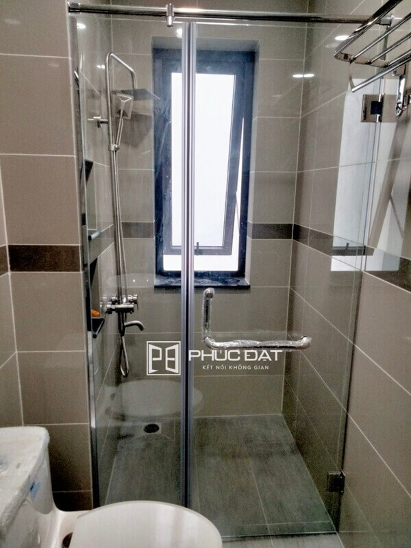 Phòng tắm kính & cửa sổ 1 cánh mở hất phòng tắm - Công trình tại Quận 9, TP.Thủ Đức.