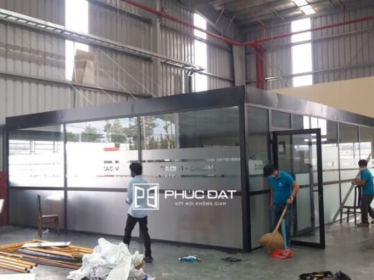 Công trình lắp đặt báo giá vách kính cường lực dày 12mm.