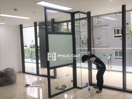 Công trình Phúc Đạt lắp đặt báo giá vách kính cường lực tại Hà Nội.
