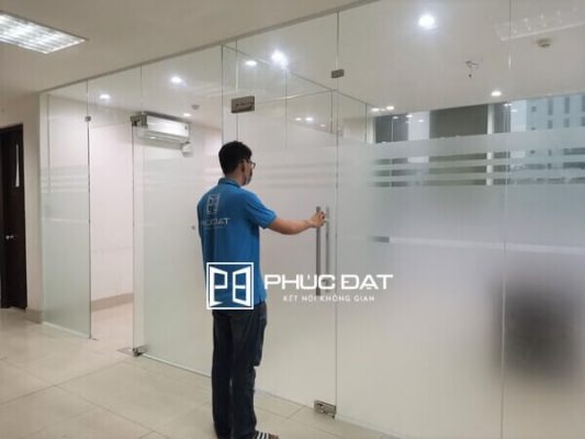Công trình Phúc Đạt lắp đặt cửa kính văn phòng tại Quận 3, TPHCM.