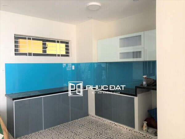 Các bộ tủ bếp nhôm kính lắp đặt hoàn thiện trong tháng 11/2021 7 lap dat tu bep nhom kinh 9