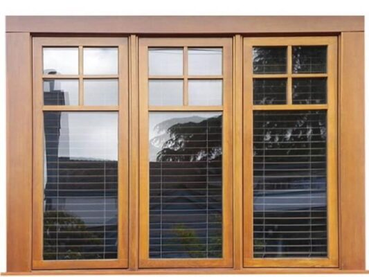 Mẫu khung bảo vệ cửa sổ bằng gỗ cho cửa sổ phòng bếp